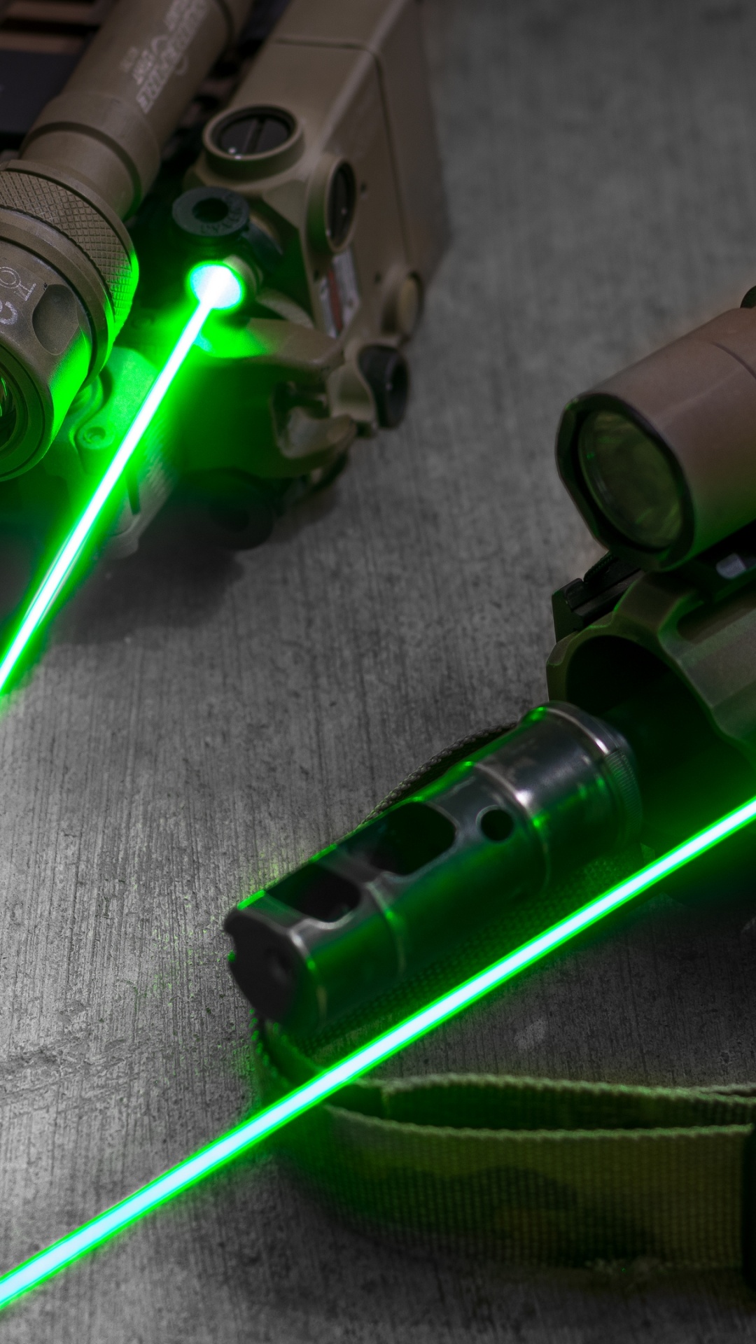 Обои оружие, орудие, взгляд, зеленый, свет в разрешении 1080x1920
