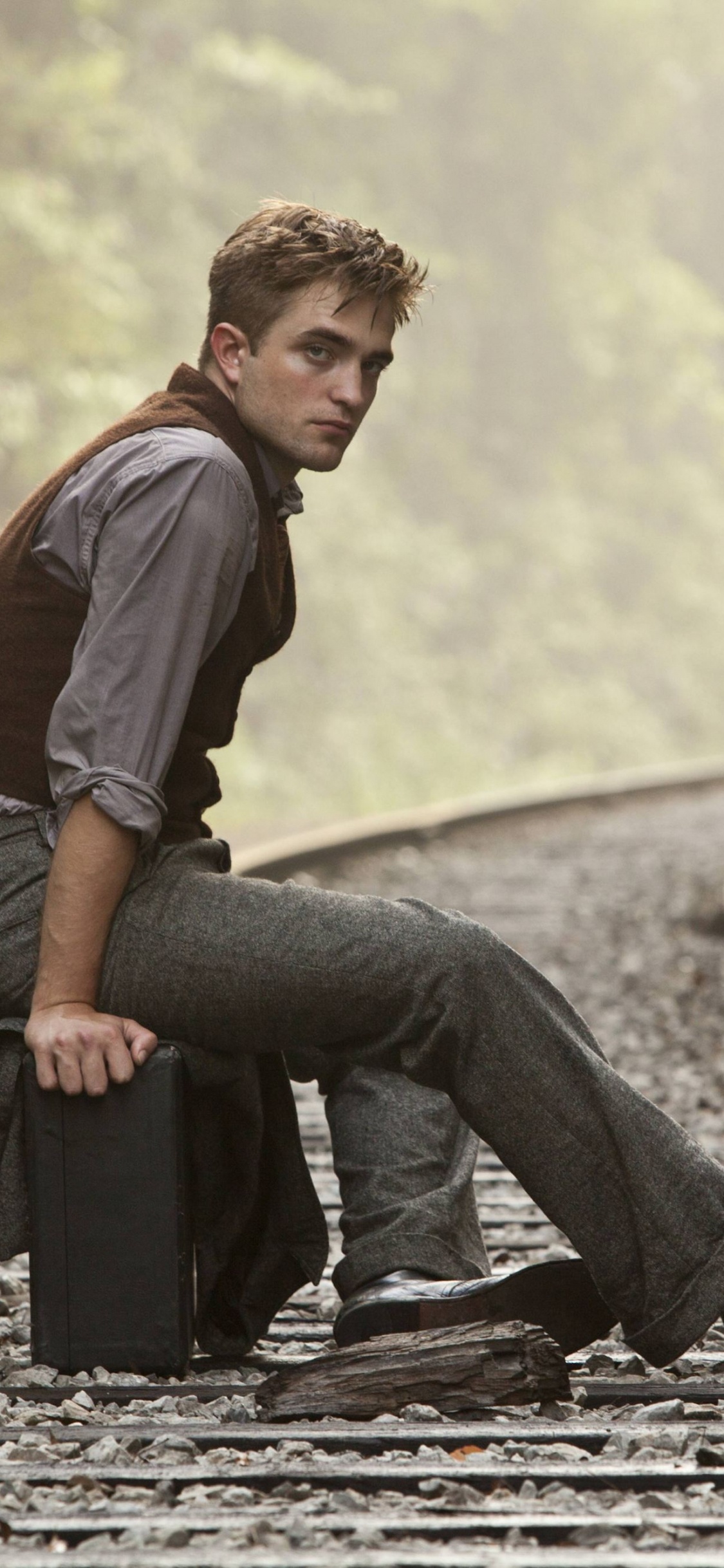 Обои Вода для слонов, Роберт Паттинсон, Джейкоб Янковский, цирк, трек в разрешении 1125x2436