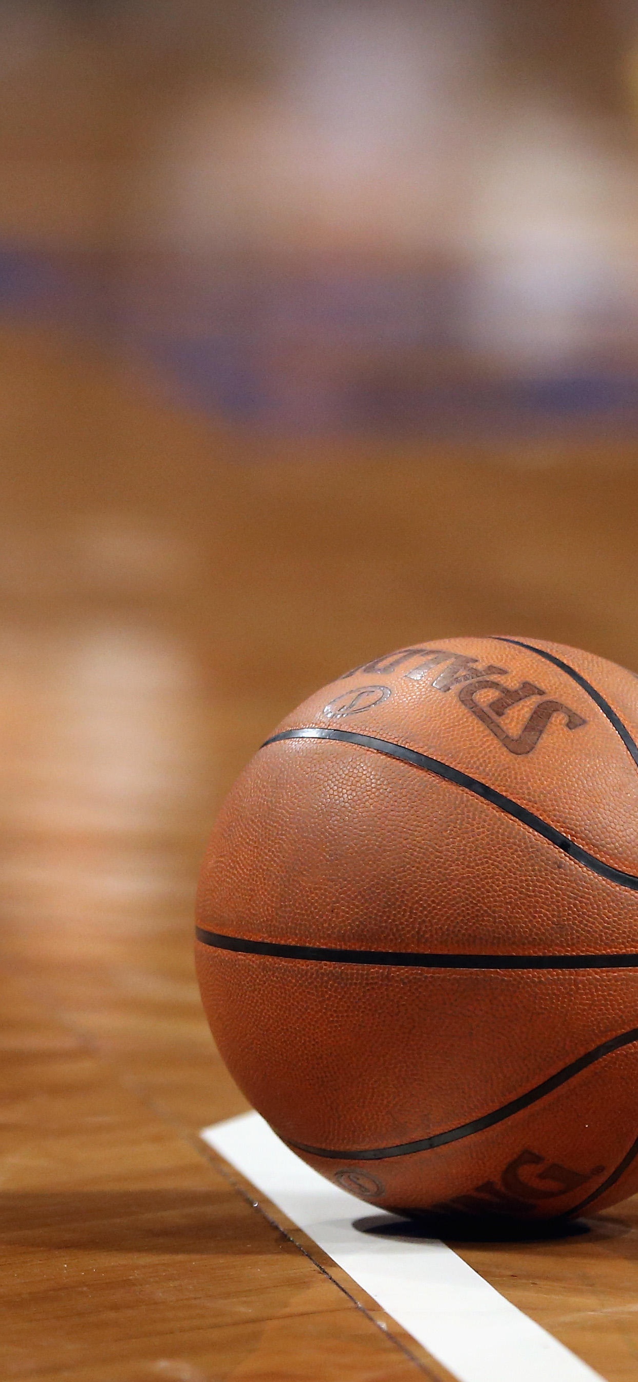 Обои Баскетбол, баскетбольная площадка, твердая древесина, мяч, древесина в разрешении 1242x2688