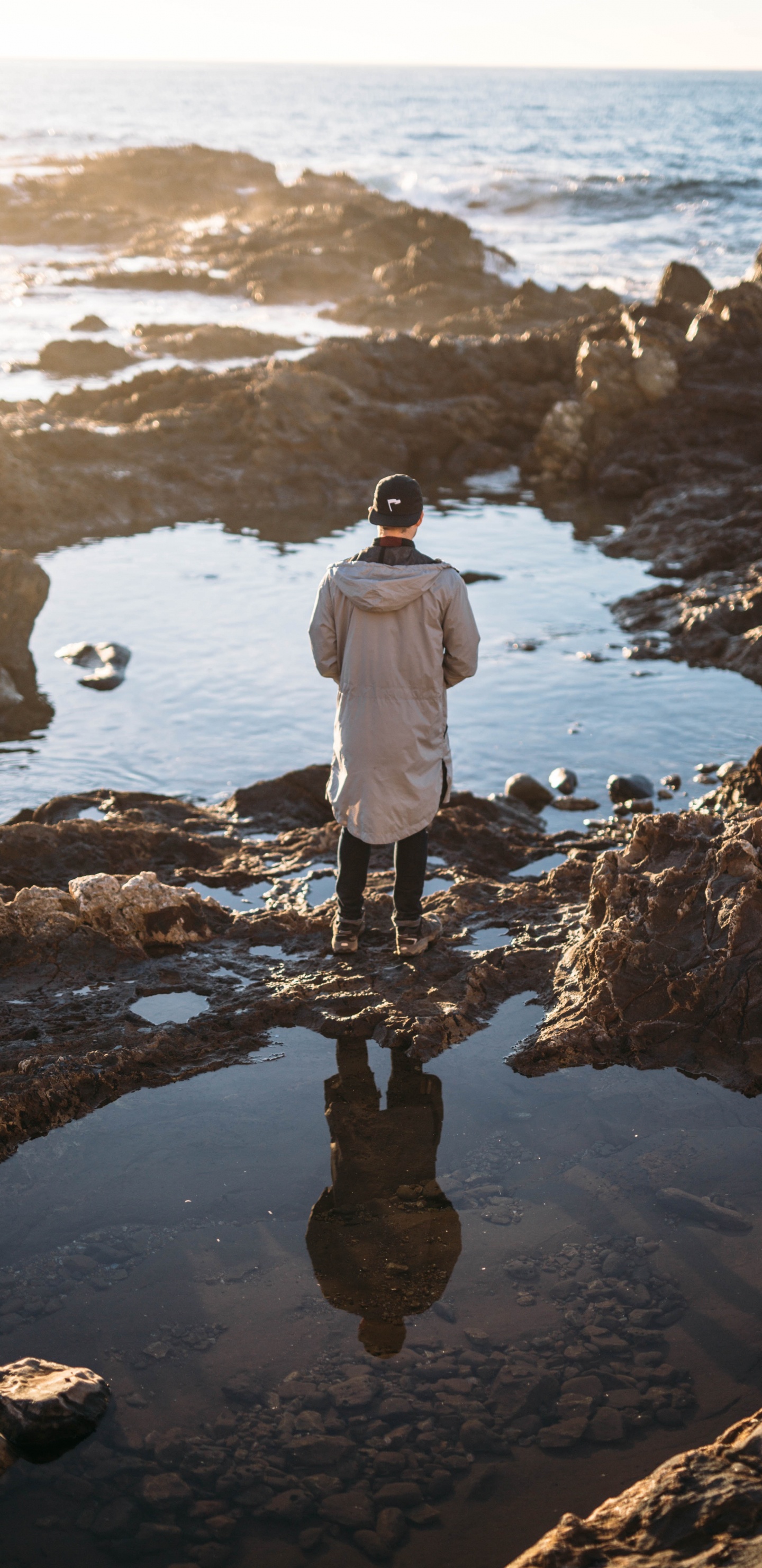 Обои вода, побережье, море, океан, отражение в разрешении 1440x2960