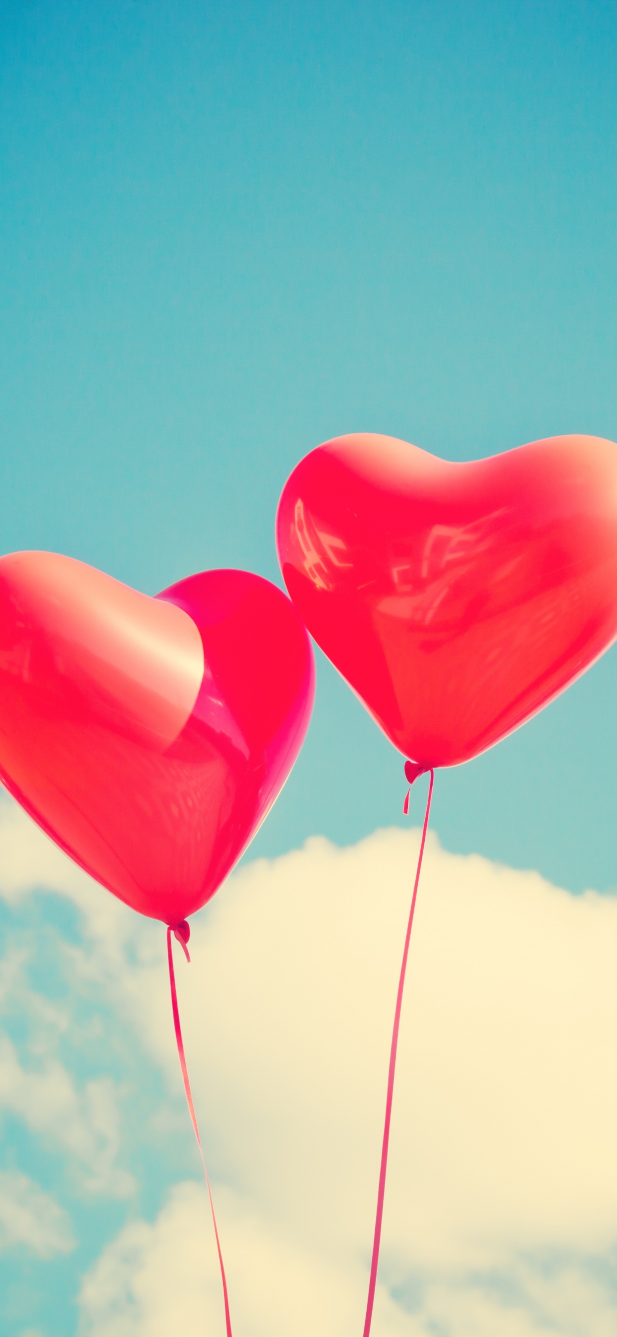 Обои сердце воздушный шар, воздушный шарик, сердце, День Святого Валентина, любовь в разрешении 1242x2688