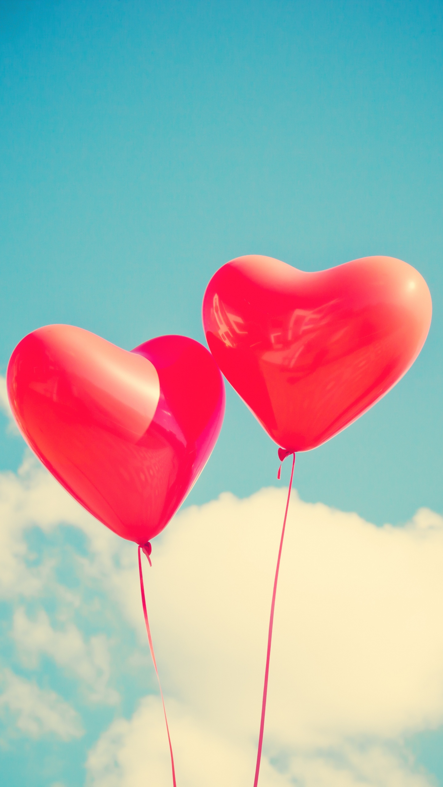 Обои сердце воздушный шар, воздушный шарик, сердце, День Святого Валентина, любовь в разрешении 1440x2560