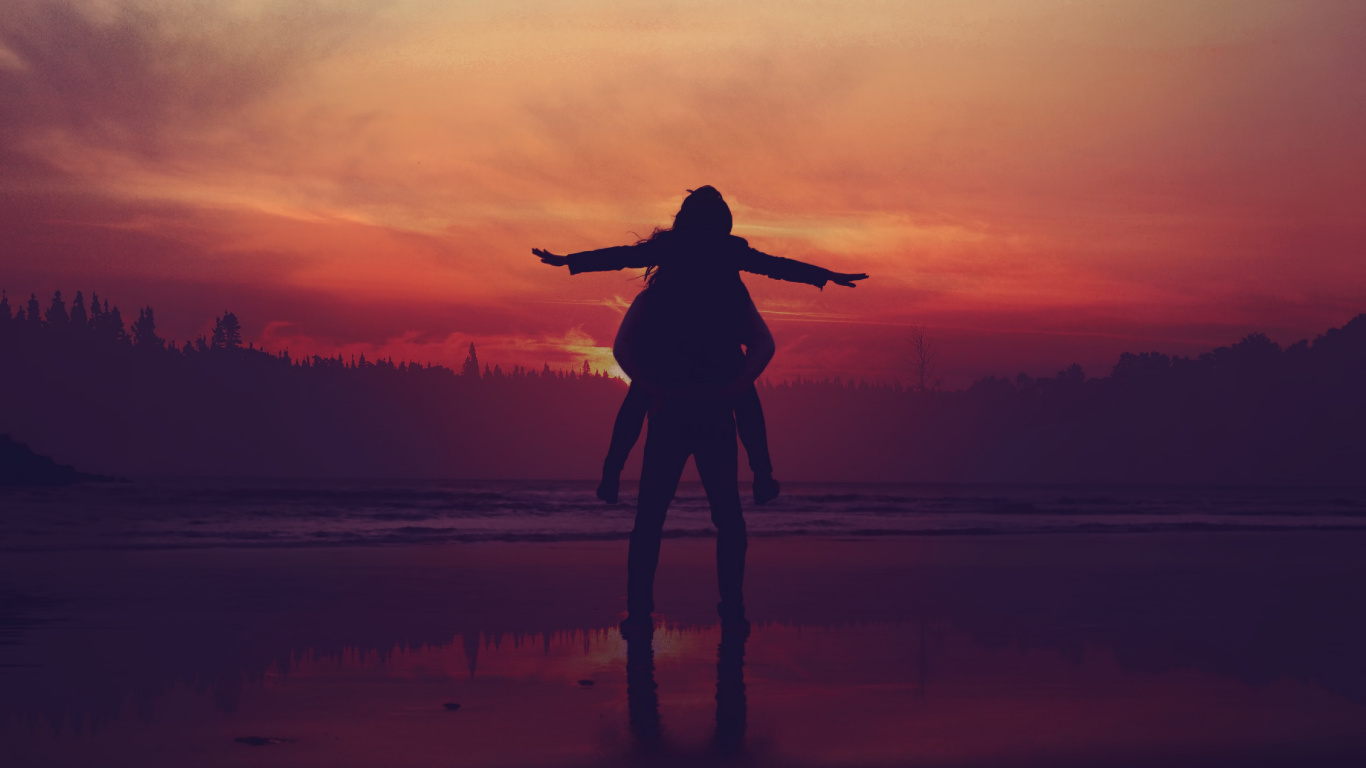 Обои Люди в природе, вода, стояние, закат, горизонт в разрешении 1366x768