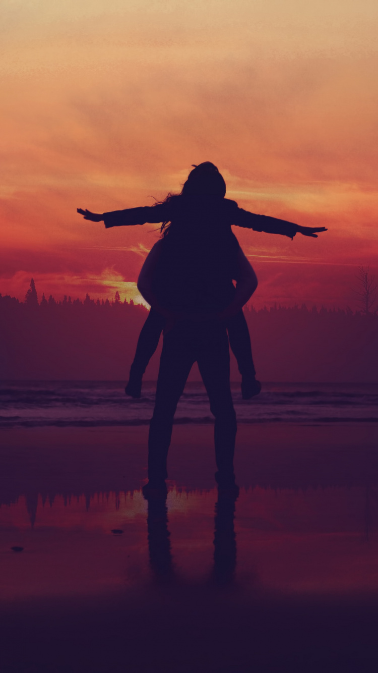 Обои Люди в природе, вода, стояние, закат, горизонт в разрешении 750x1334