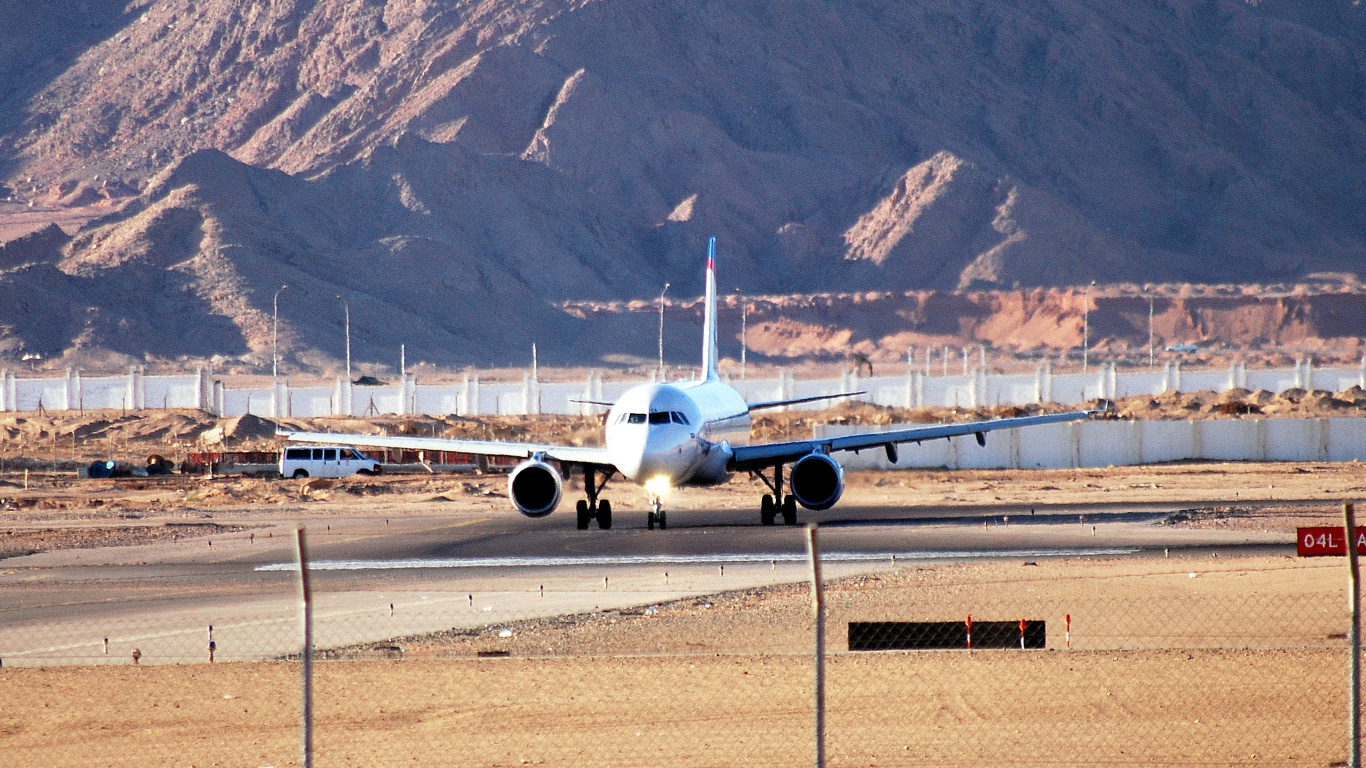 Обои авиакомпания, Аэробус, самолет, авиалайнер, воздушное путешествие в разрешении 1366x768
