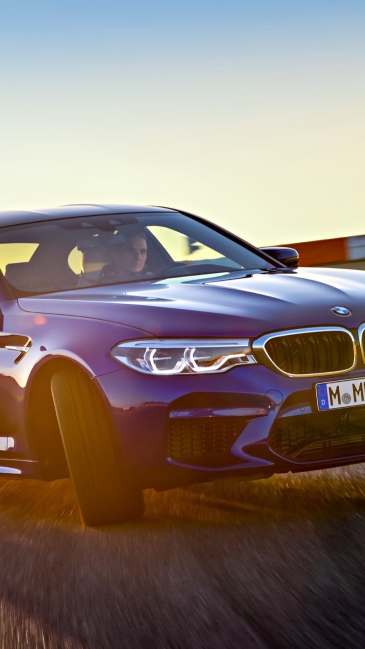 Обои БМВ М5 2018, bmw, спорткар, авто, спортивный автомобиль в разрешении 720x1280