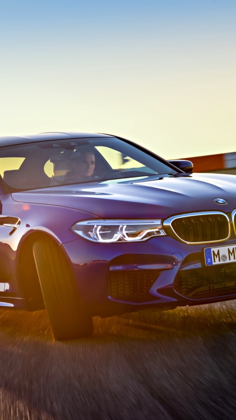 Обои БМВ М5 2018, bmw, спорткар, авто, спортивный автомобиль в разрешении 750x1334