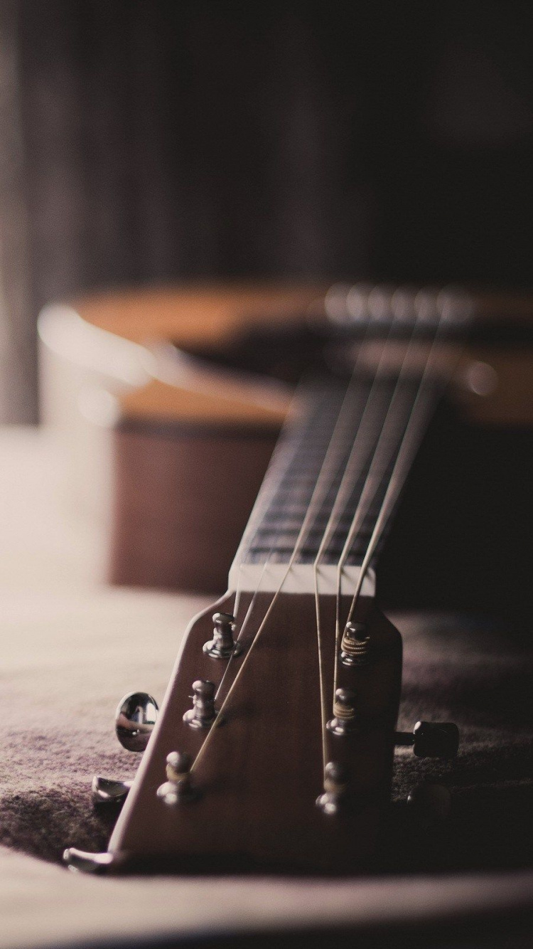 Обои акустическая гитара, гитара, классическая гитара, струнный инструмент, щипковые струнные инструменты в разрешении 750x1334