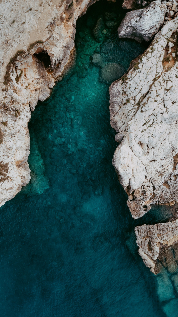 Обои klippe, вода, лазурный, коренная порода, водоем в разрешении 750x1334