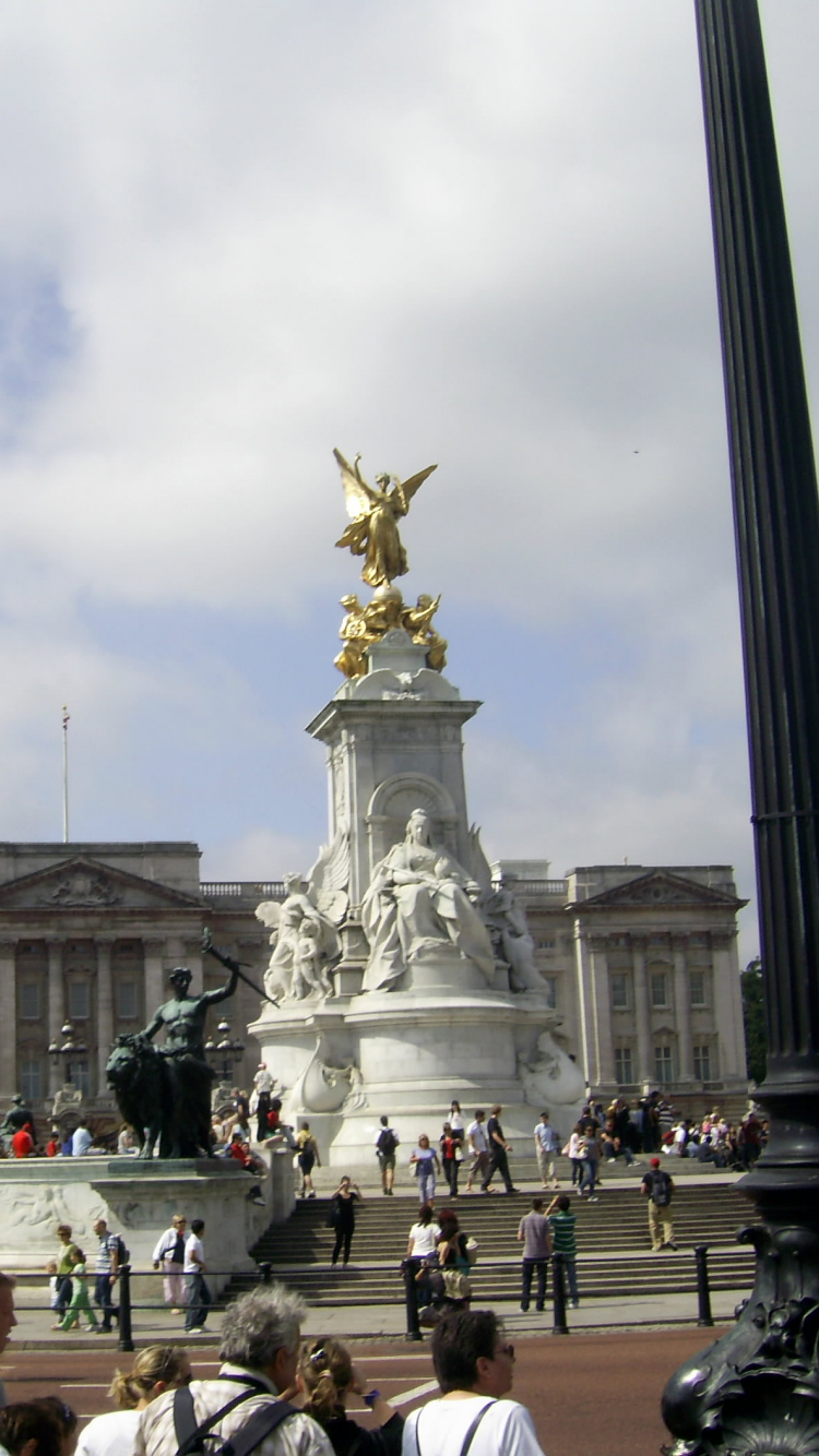 Обои букингемский дворец, городская площадь, достопримечательность, памятник, город в разрешении 750x1334