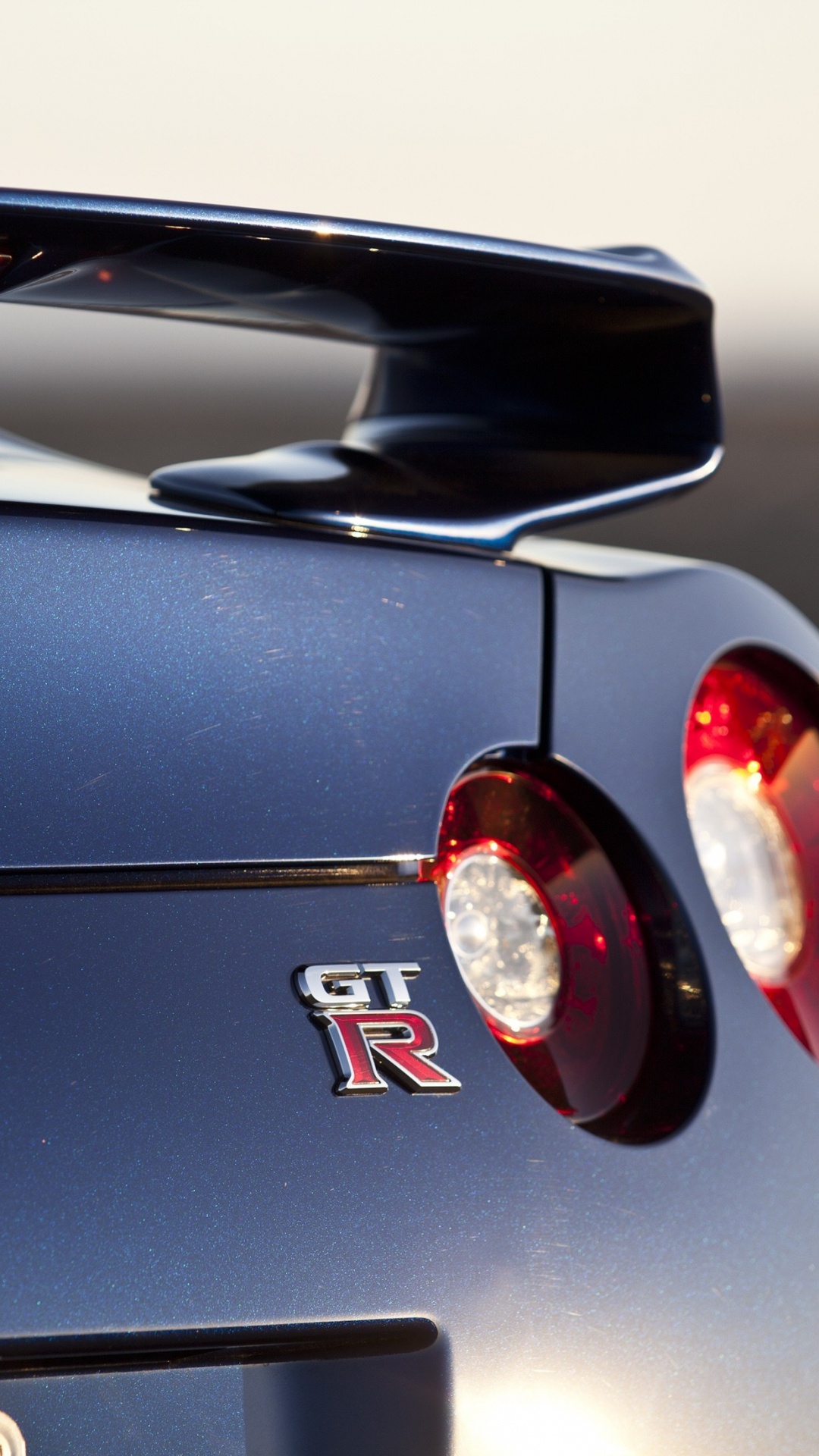 Обои 2012 Ниссан ГТ-Р, спорткар, авто, Ниссан, автомобильное освещение в разрешении 1080x1920