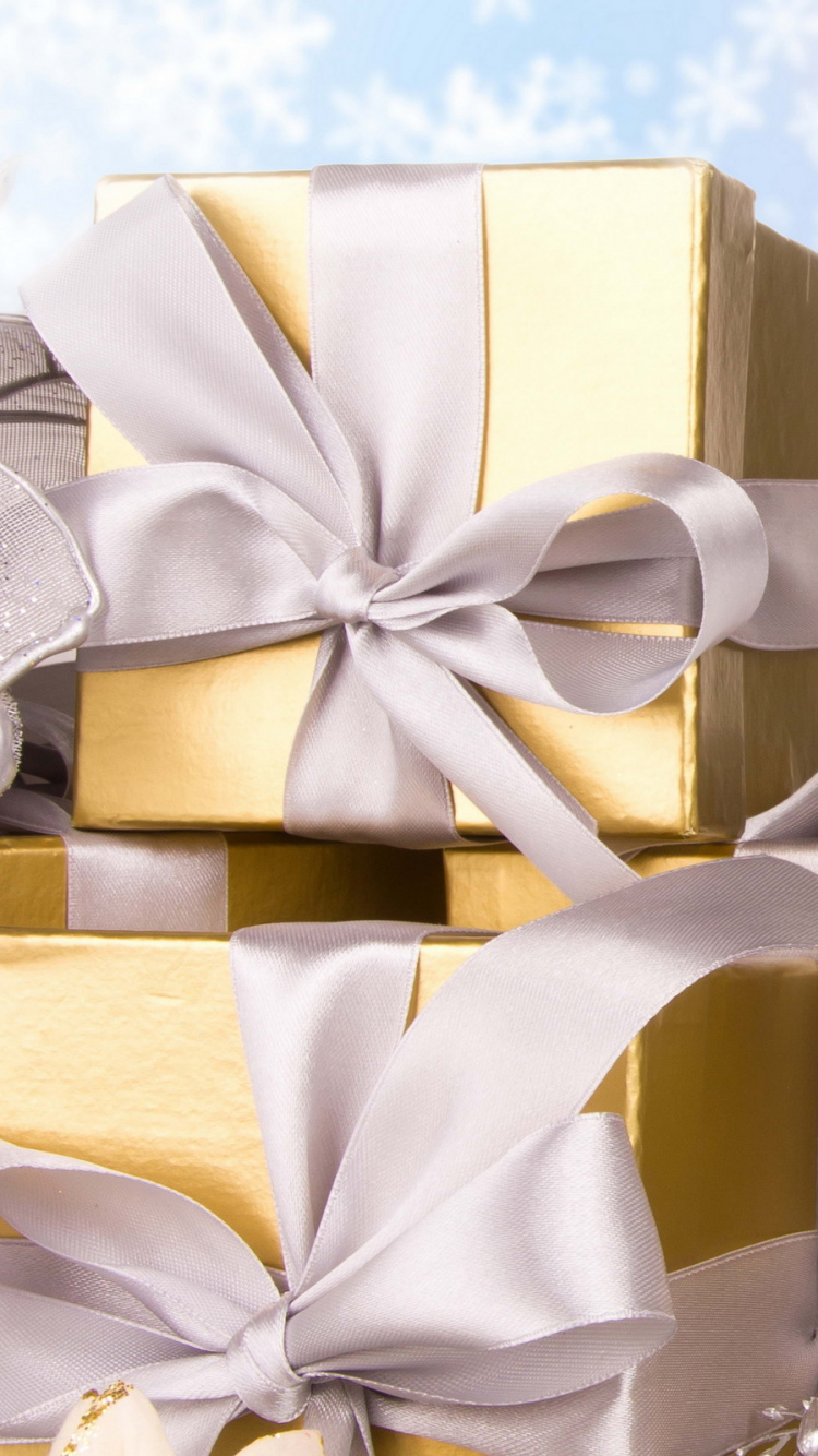 Обои Рождественский день, Рождественский подарок, настоящее время, подарочная упаковка, лента в разрешении 750x1334