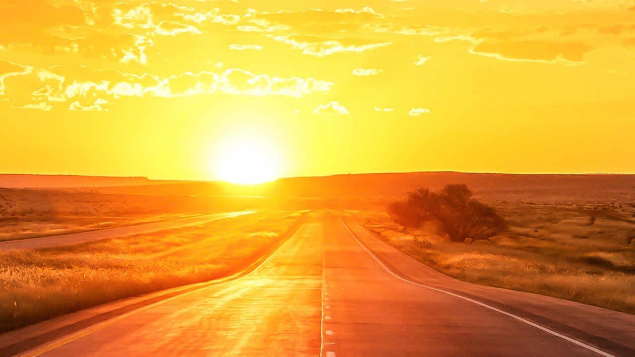 Обои прямая дорога с закатом, закат, дорога, облако, атмосфера в разрешении 1280x720