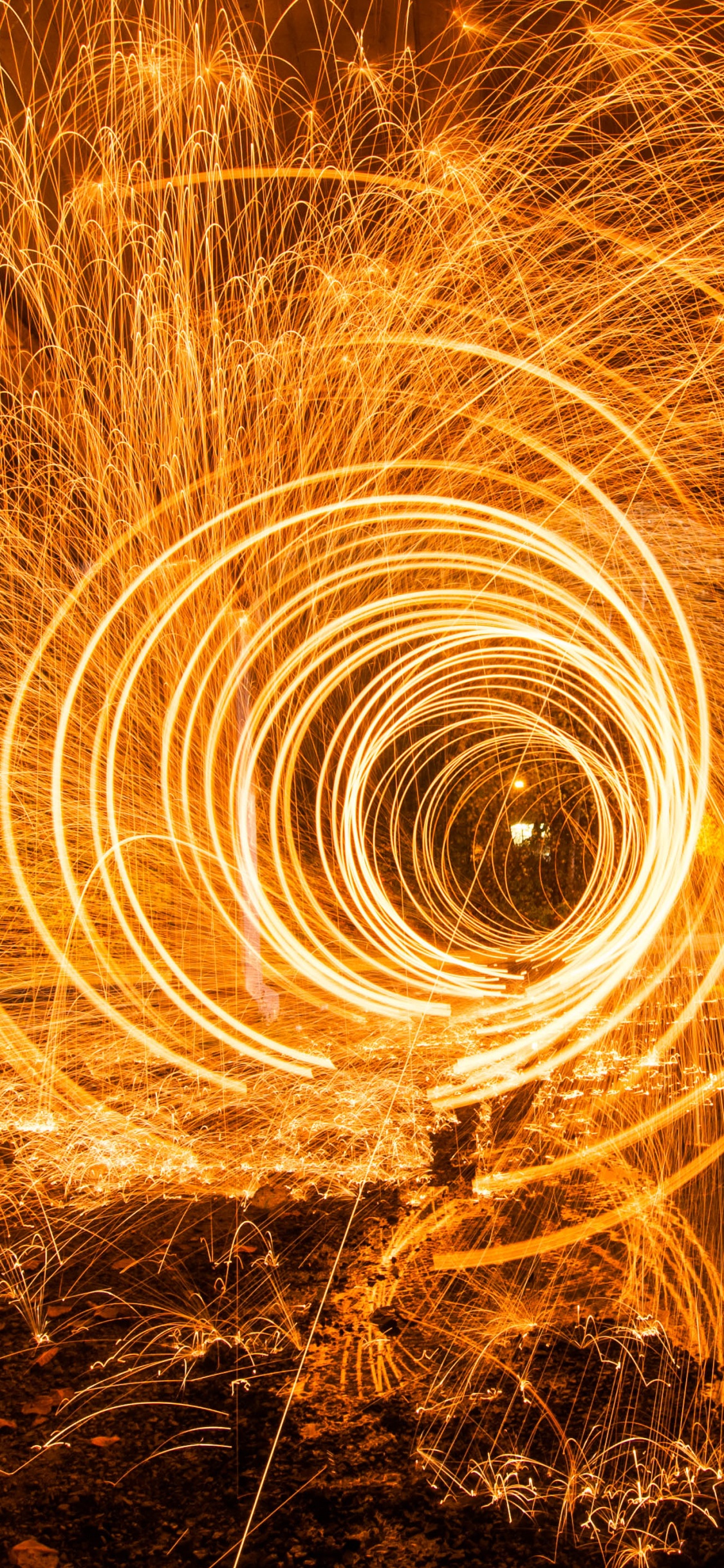 Обои Светопись, мрак гора евангелие, Янтарь, линия, тепло в разрешении 1125x2436