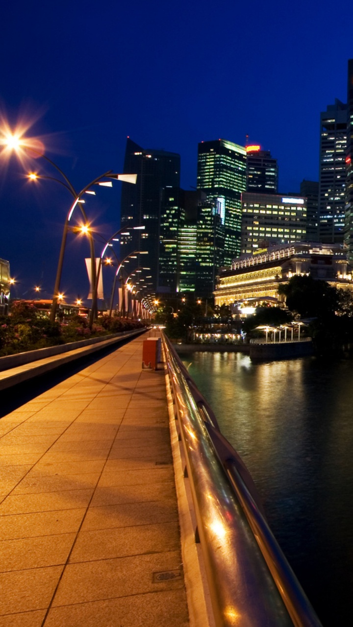 Обои город, небоскреб, ночь, городской пейзаж, городской район в разрешении 720x1280