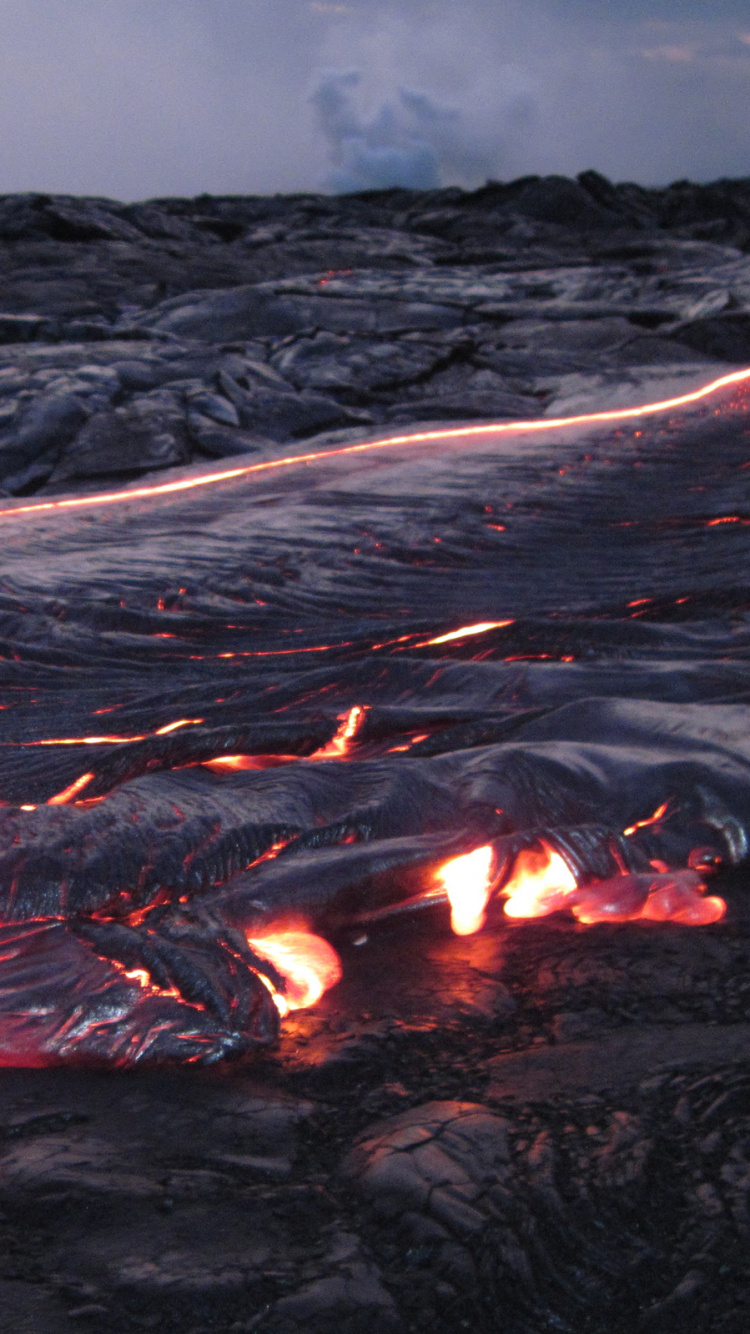 Обои лава, щитовой вулкан, лавовые равнины, вентиляционные щели, тепло в разрешении 750x1334