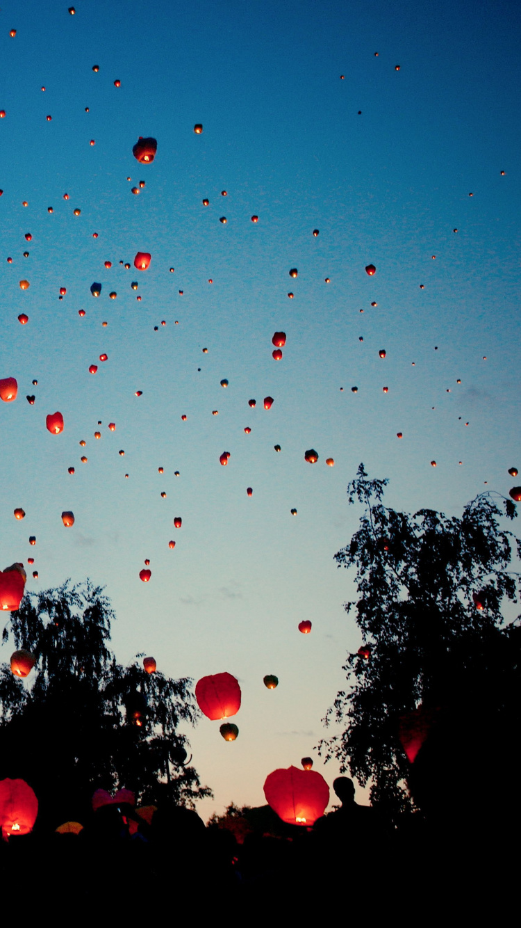 Обои небесный фонарик, фонарь, синий, красный цвет, ночь в разрешении 750x1334