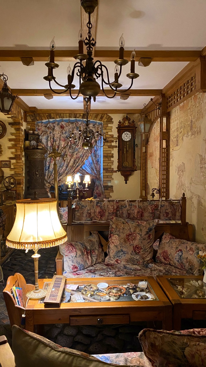 Обои гостиная комната, освещение, дизайн интерьера, комната, потолочный светильник в разрешении 720x1280