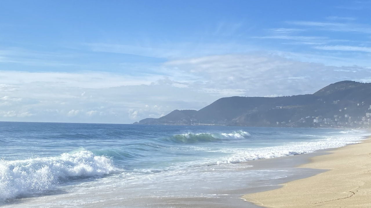 Обои пляж агиа елени, облако, вода, пляж, дерево в разрешении 1280x720