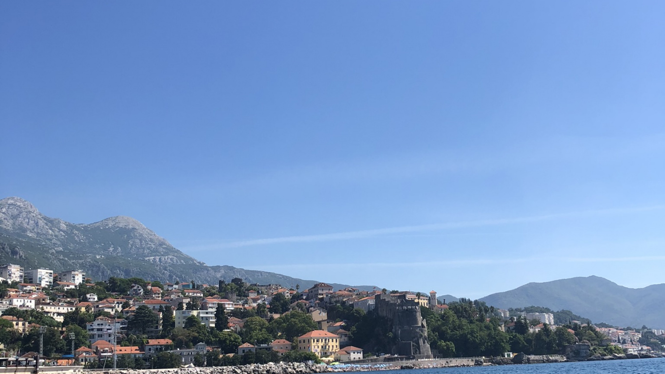 Обои море, вода, горный рельеф, гидроресурсы, водный путь в разрешении 1366x768