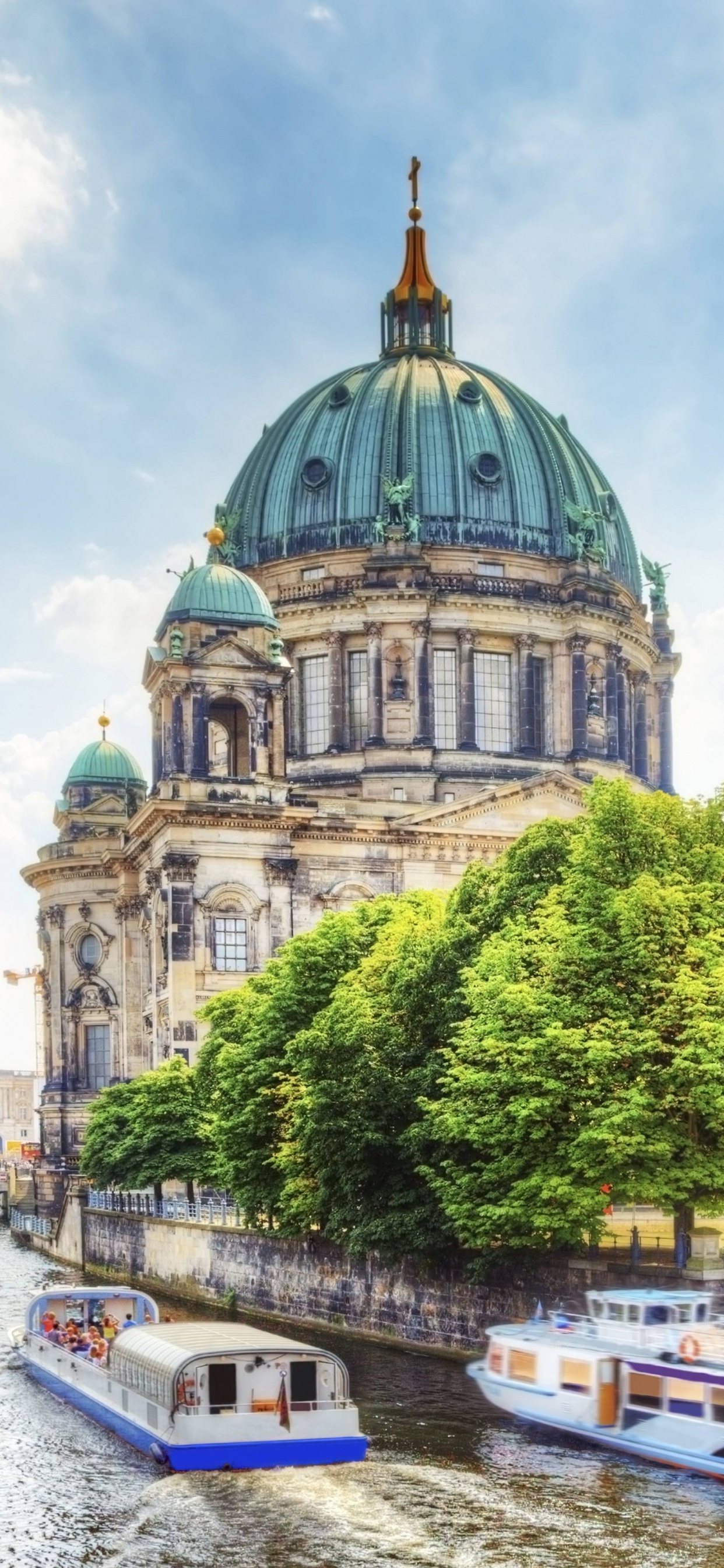 Обои водный путь, ориентир, город, Бранденбургские Ворота, Warnemnde в разрешении 1242x2688