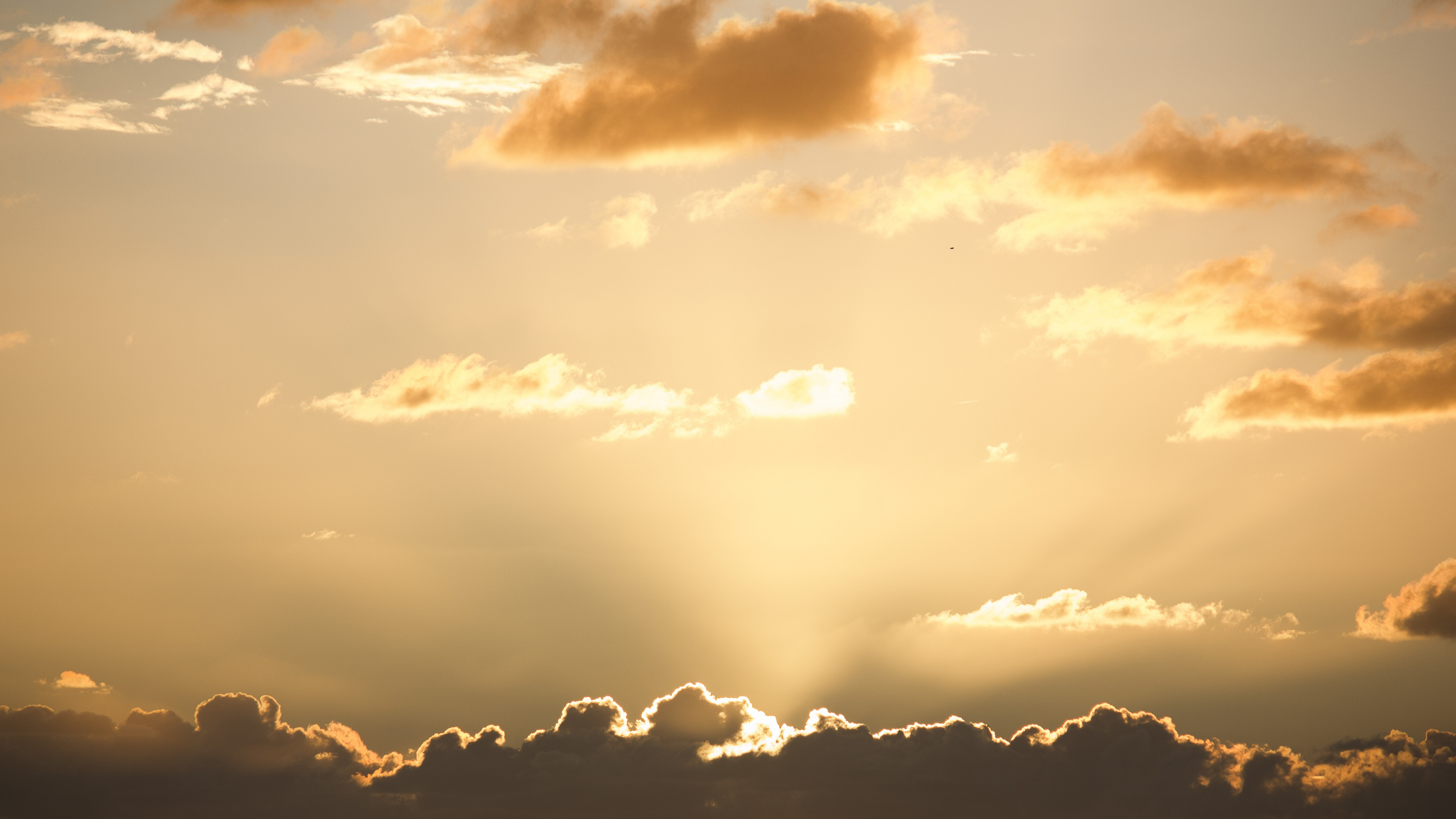 Обои облако, закат, ютуб, Apple Музыка, солнечный луч в разрешении 3840x2160