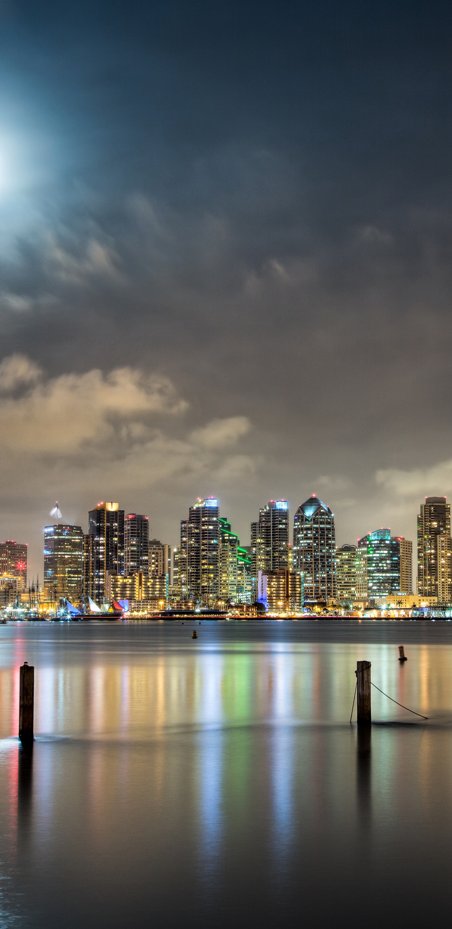 Обои городской пейзаж, ночь, линия горизонта, город, метрополия в разрешении 1440x2960