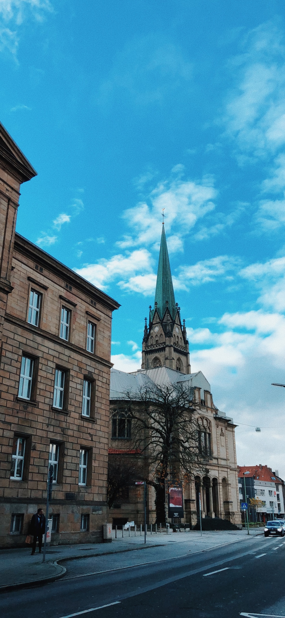 Обои дорога, окно, дорожное покрытие, инфраструктура, облако в разрешении 1125x2436