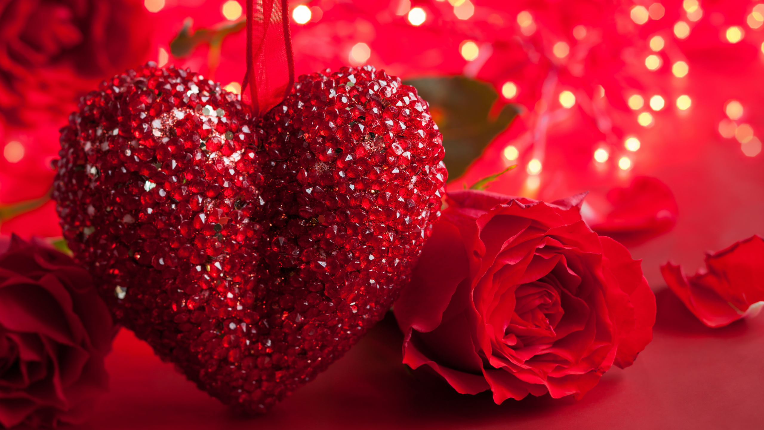 Обои День Святого Валентина, роман, сердце, красный цвет, любовь в разрешении 2560x1440