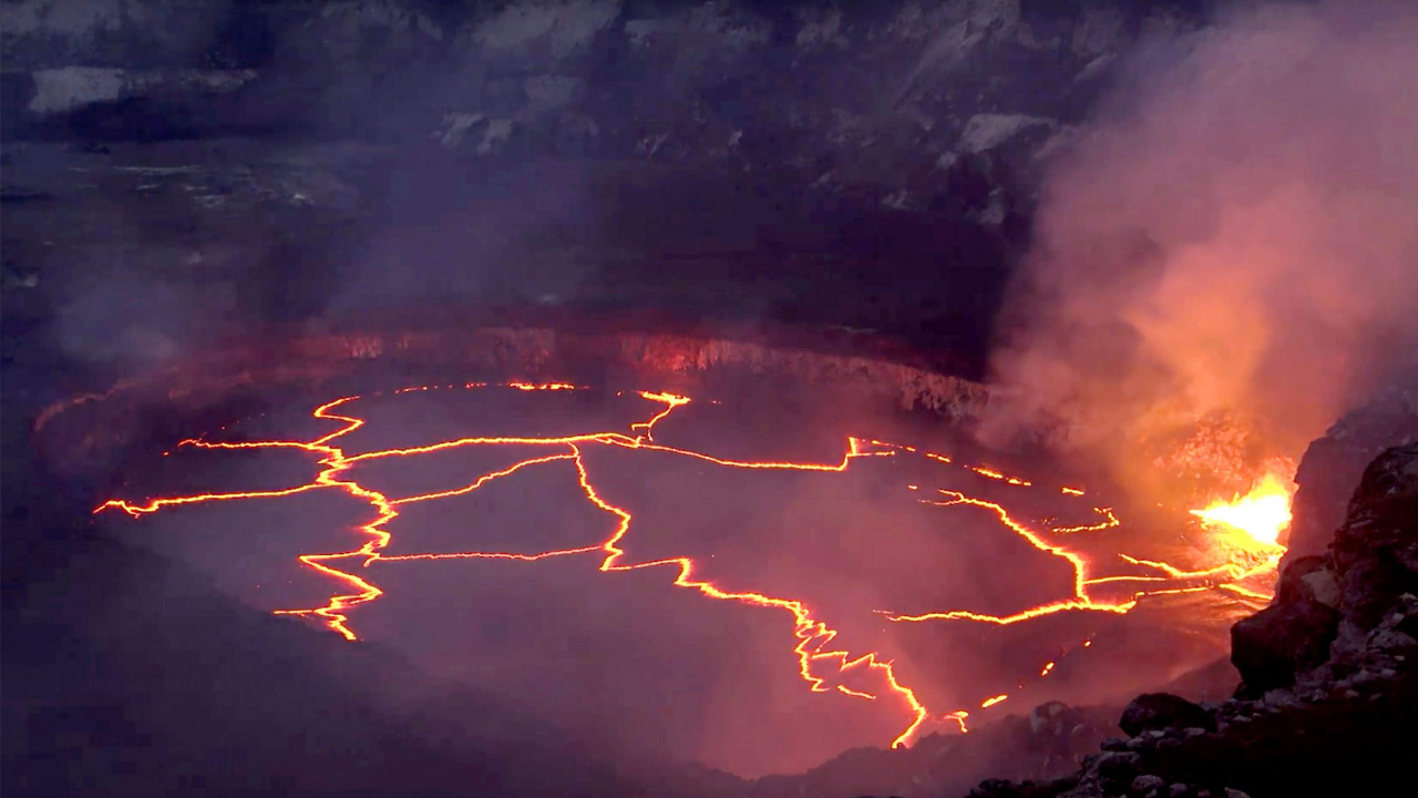 Обои вулкан, лава, лавовое озеро, атмосфера, вулканического рельефа в разрешении 1280x720