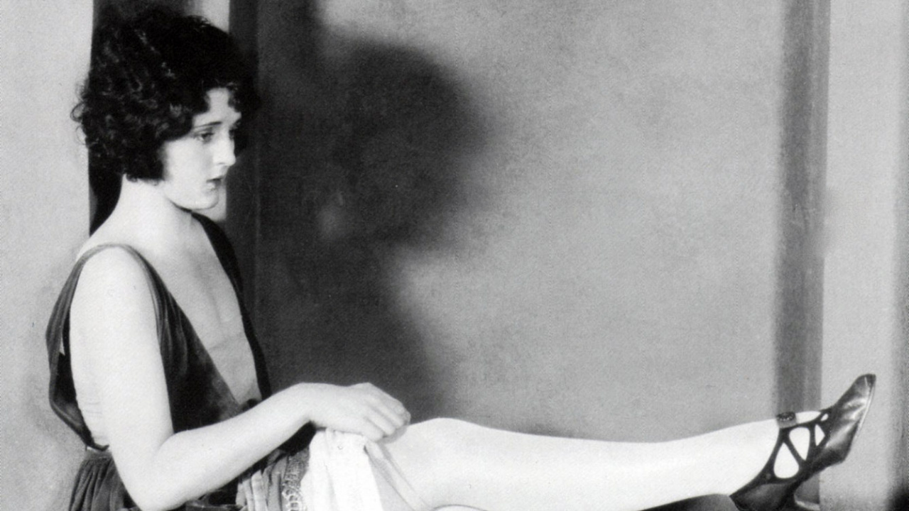 Обои Обними Меня Поцелуй Меня Люби Меня, Я Хочу Быть Любимым Вами, спотифай, нога, снимок в разрешении 1280x720