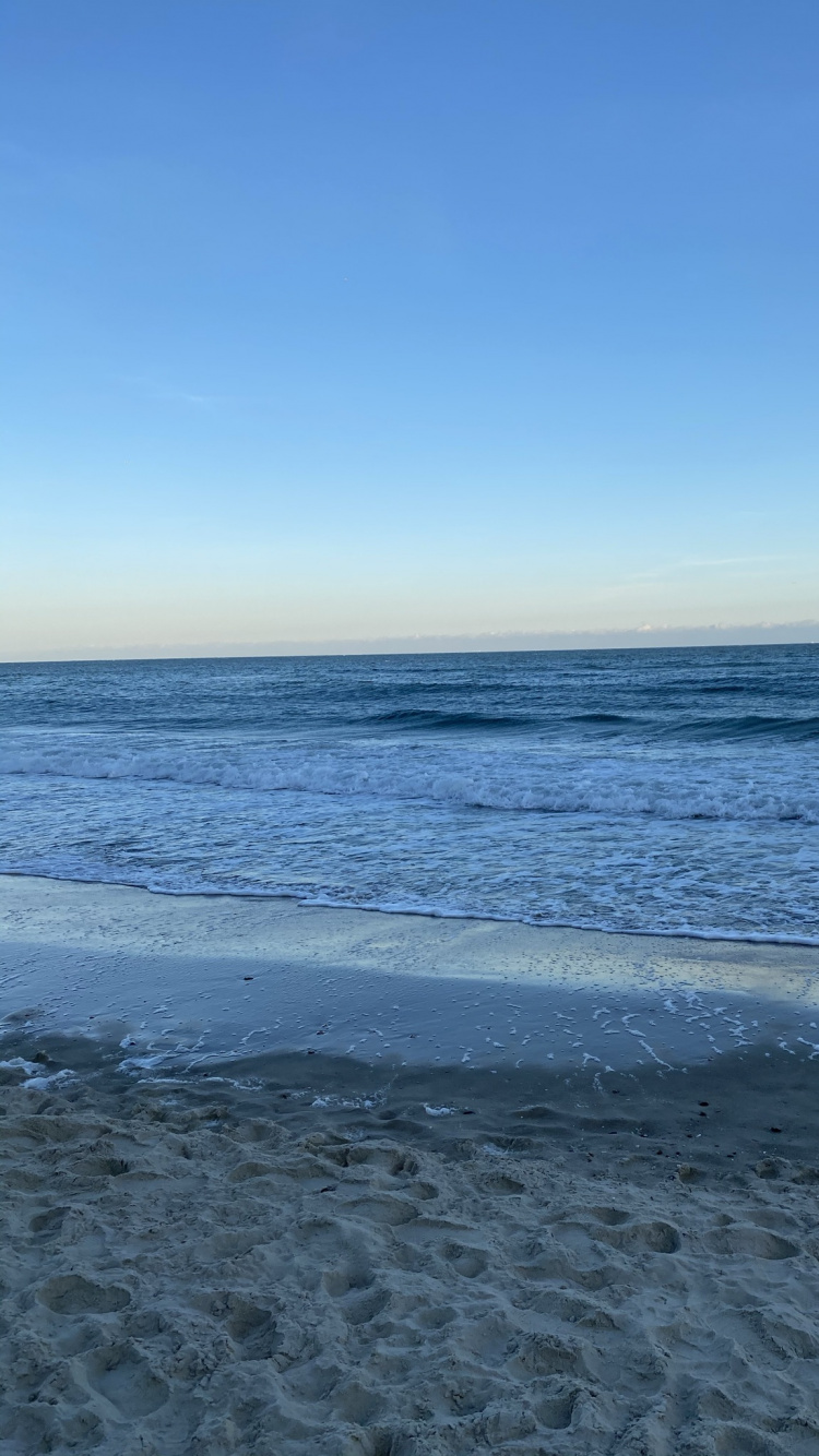 Обои море, отель морски бряг, пляж, водоем, жидкость в разрешении 750x1334