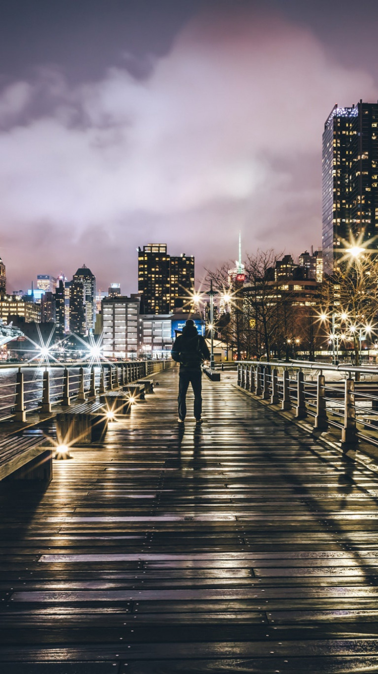 Обои городской пейзаж, ночь, городской район, город, вода в разрешении 750x1334