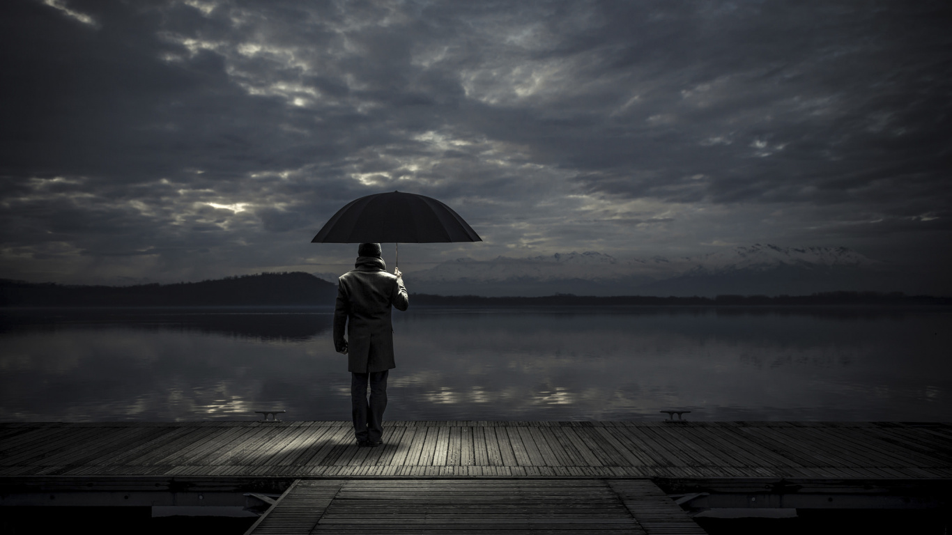 Обои зонтик, черный, вода, облако, темнота в разрешении 1366x768