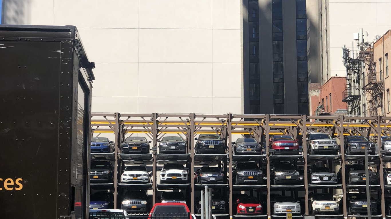 Обои Король, автомобильное освещение, автомобильный экстерьер, транспорт, автомобильный стояночный свет в разрешении 1366x768