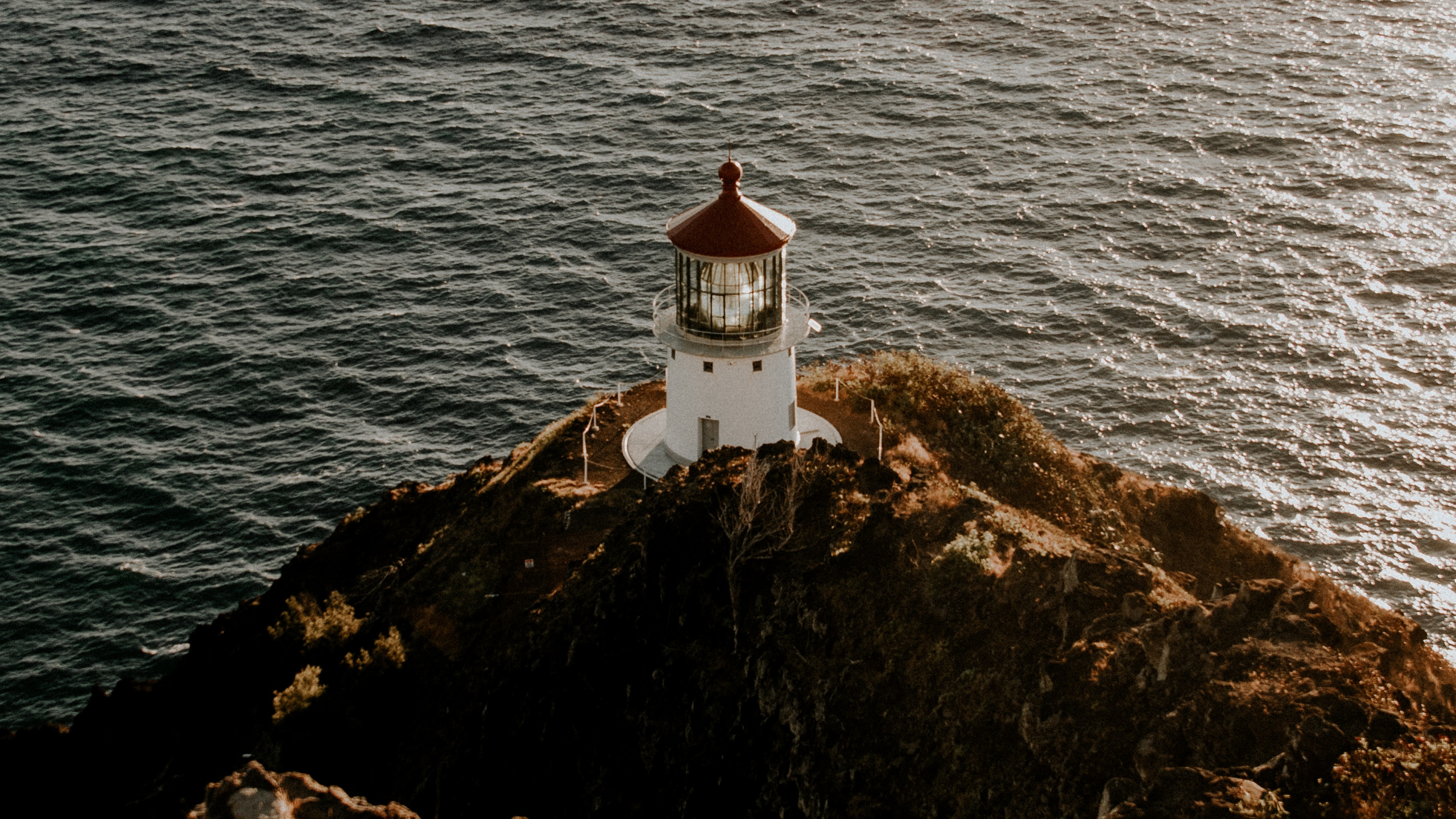 Обои море, вода, рок, спокойный, океан в разрешении 2560x1440