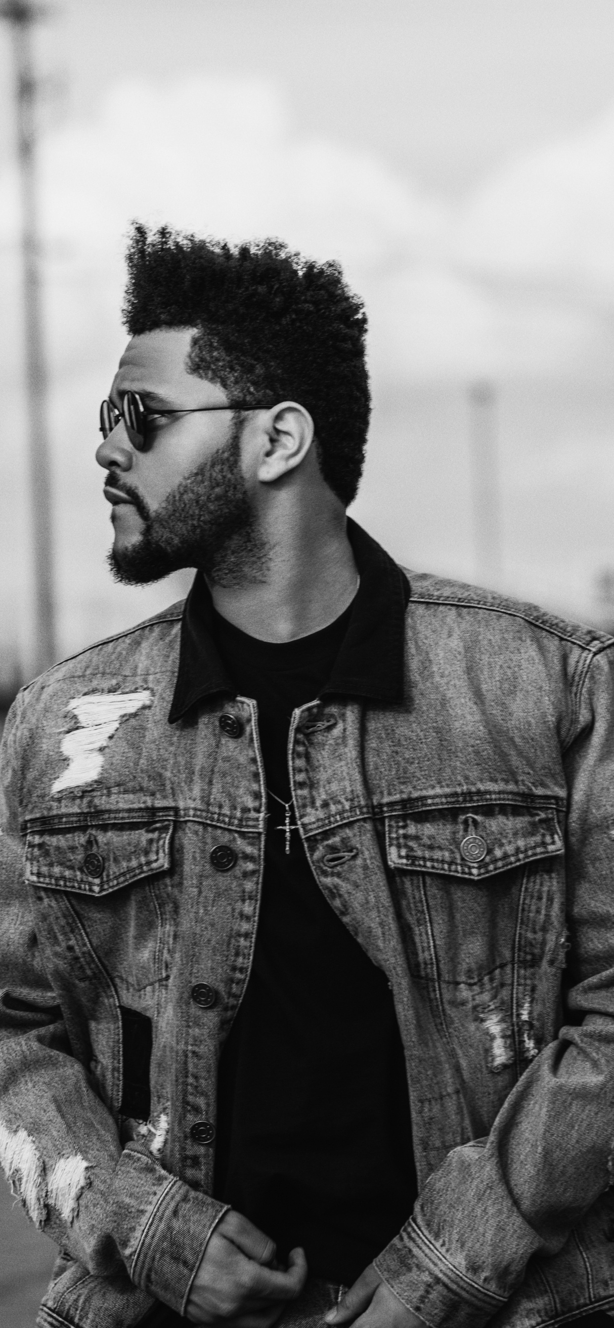 Обои The Weeknd, черный, монохромный, городской район, снимок в разрешении 1242x2688