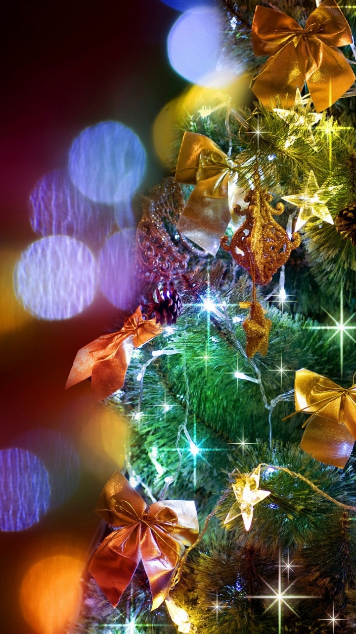 Обои Рождественский день, елка, Рождественские украшения, освещение, Рождество в разрешении 720x1280