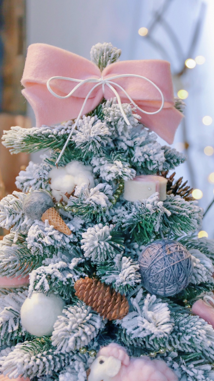 Обои Рождественский день, Рождественские украшения, Новый год, елка, Рождество в разрешении 720x1280