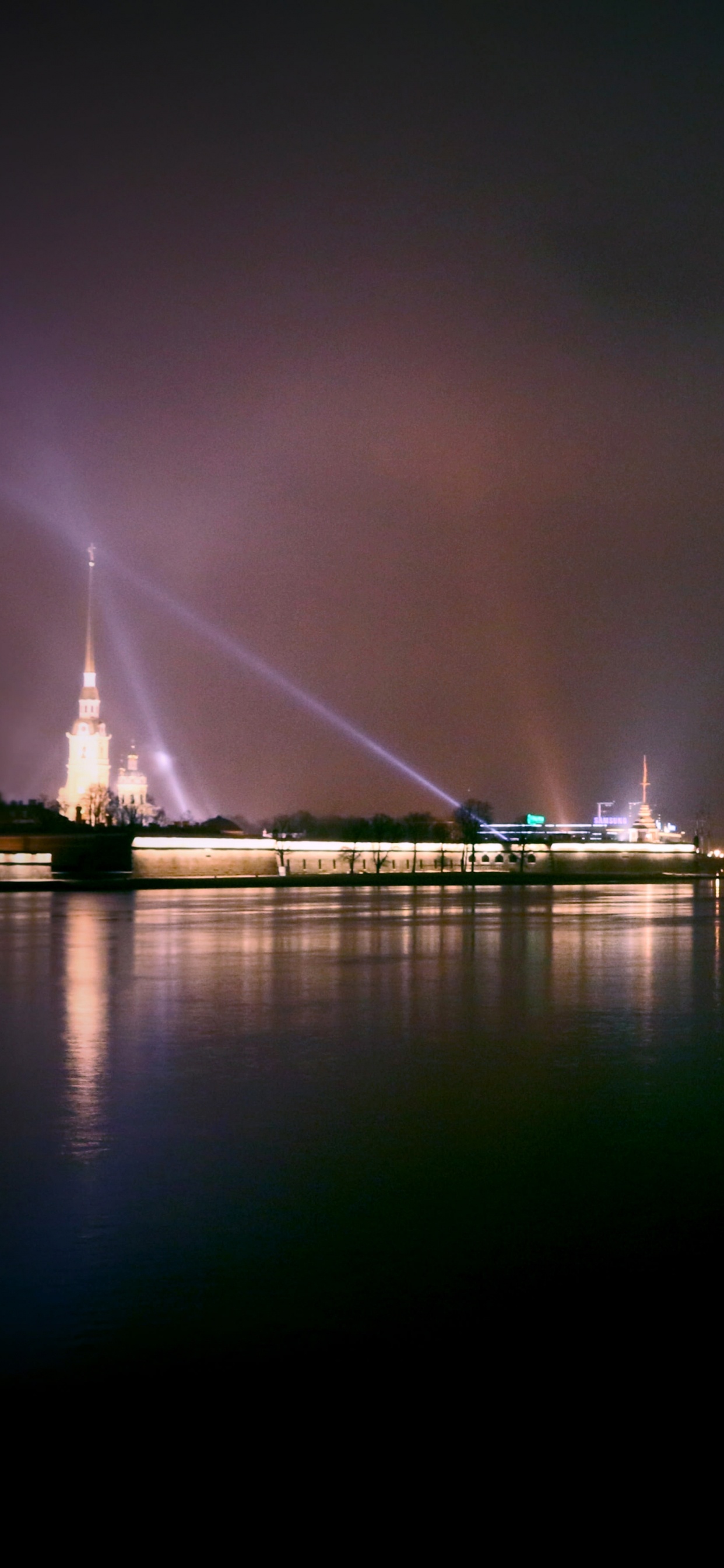 Обои ночь, Петропавловская крепость, Нева, вода, отражение в разрешении 1242x2688