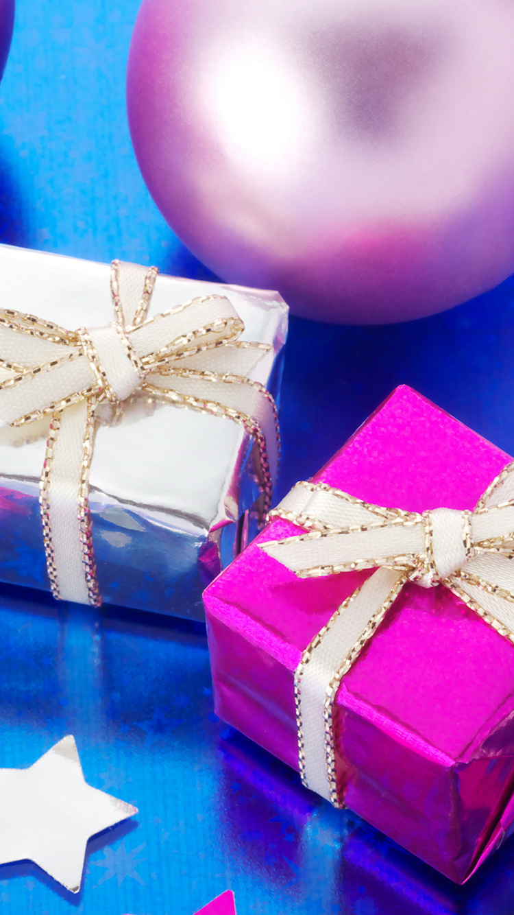Обои подарок, Рождественский день, Игрушечный шар, Новый год, пурпур в разрешении 750x1334