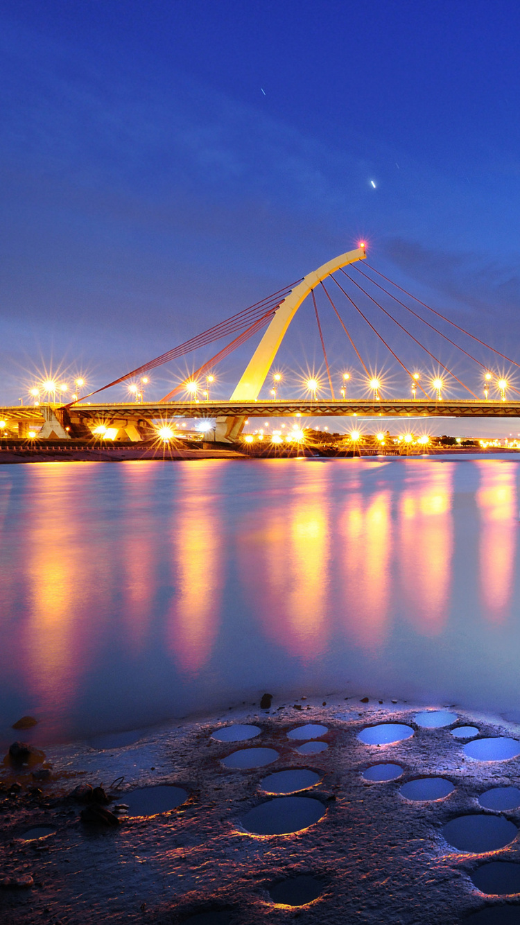 Обои мост, вода, отражение, ориентир, ночь в разрешении 750x1334