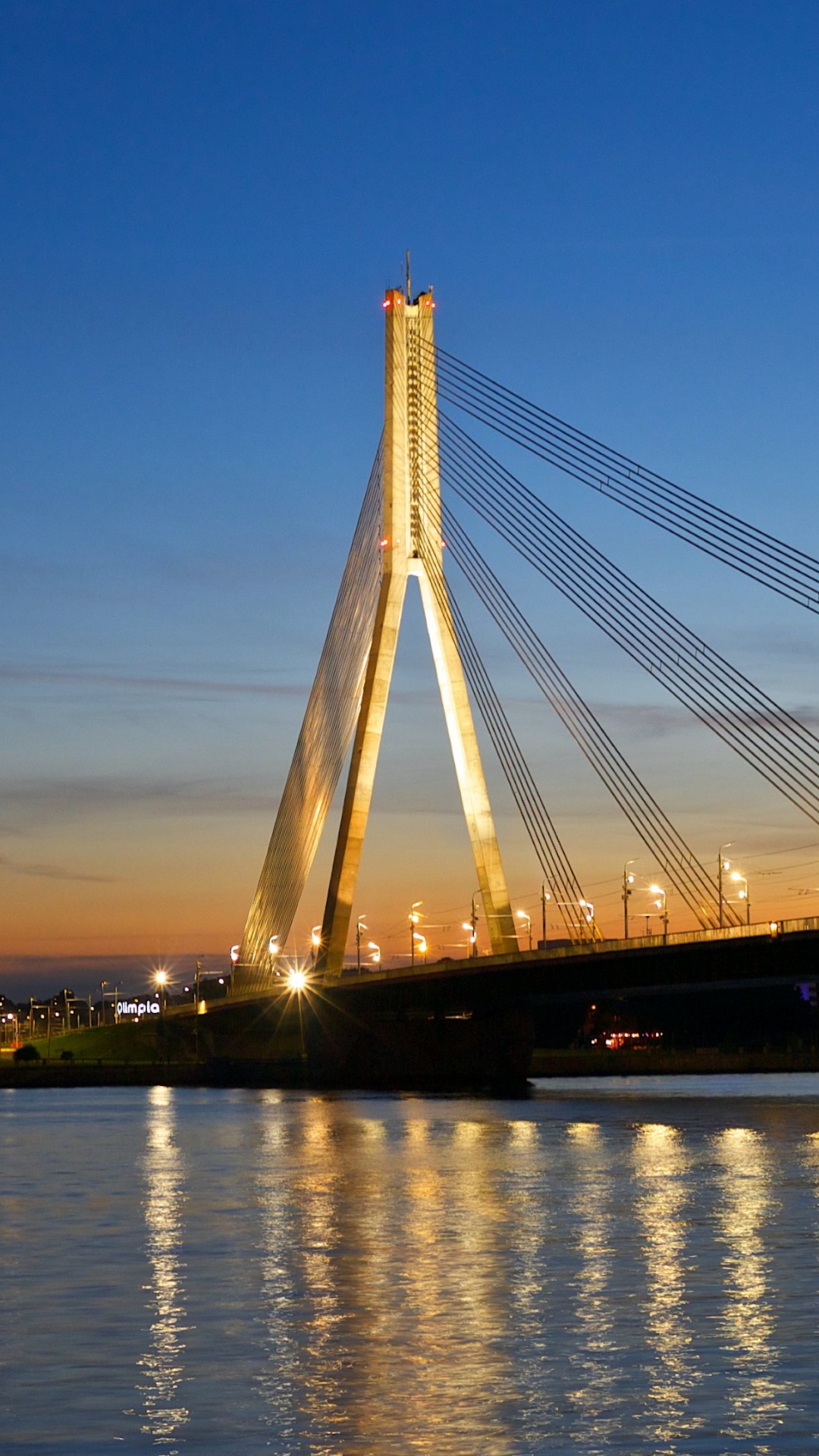 Обои Рига, вантовый мост, мост, ориентир, отражение в разрешении 1080x1920