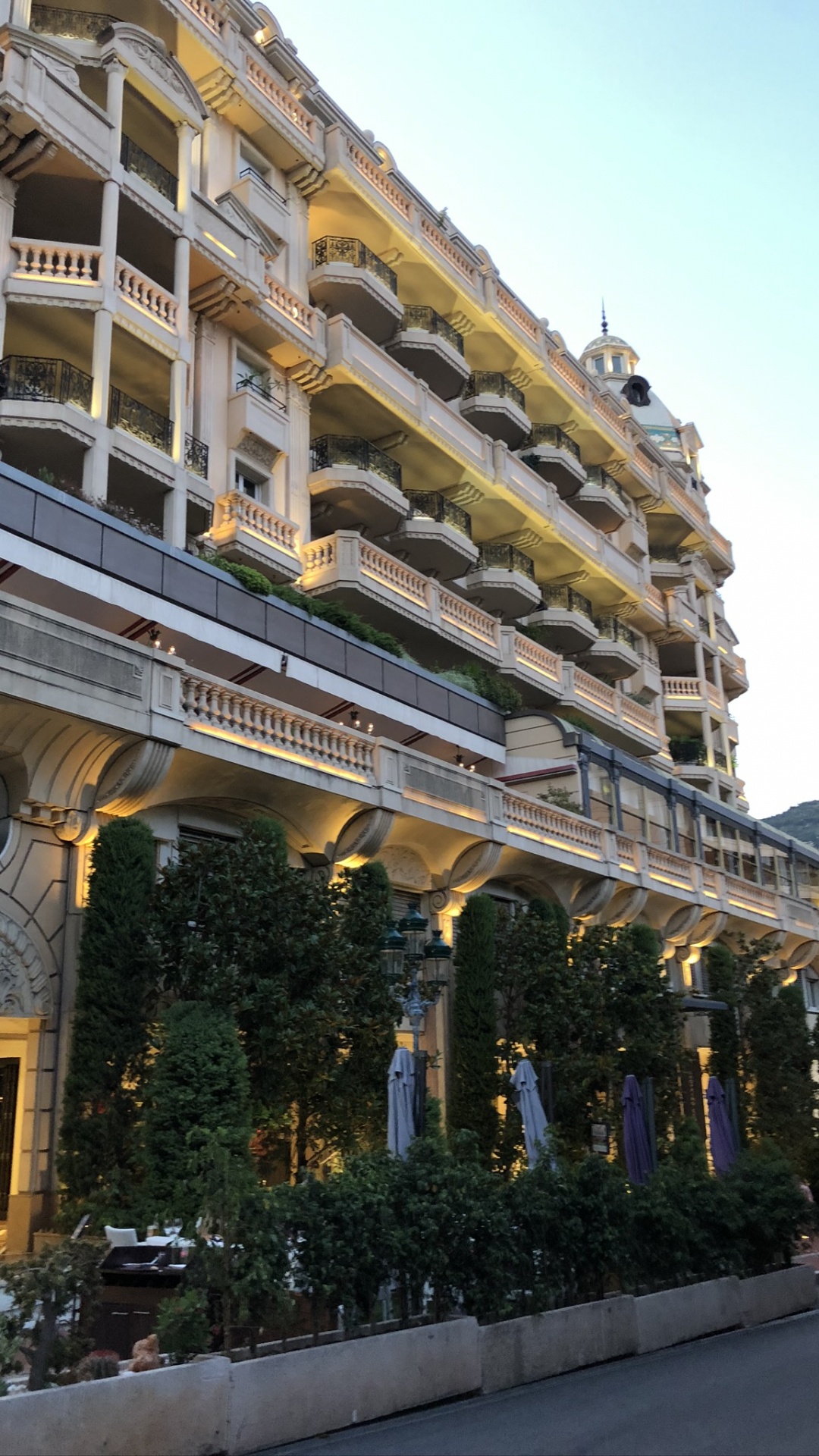 Обои ориентир, архитектура, тротуар, узда, смола в разрешении 1080x1920