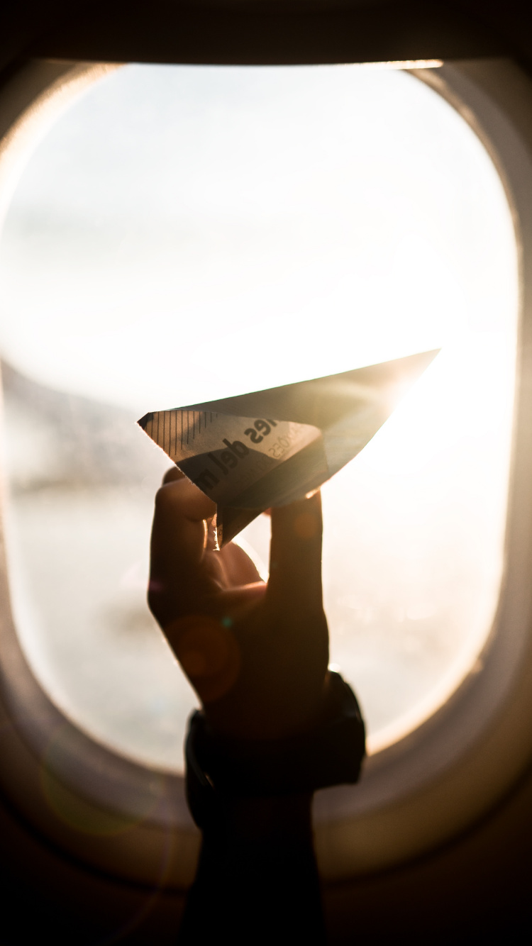 Обои путешествие, пассажир, полет, авиакомпания, рука в разрешении 750x1334