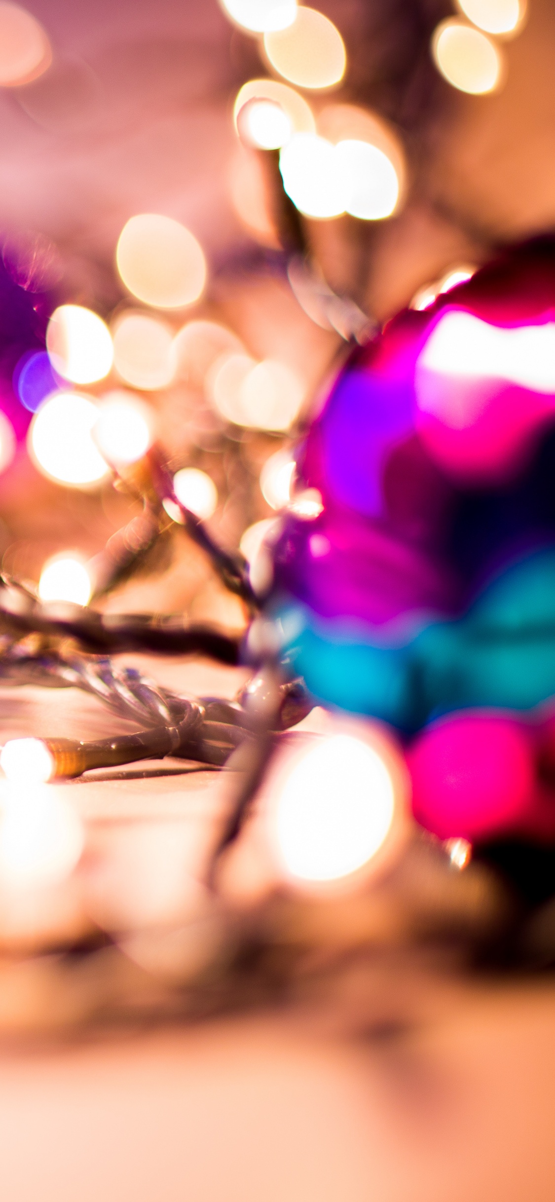 Обои Рождественский день, Рождество и курортный сезон, праздник, Рождественские огни, розовый в разрешении 1125x2436