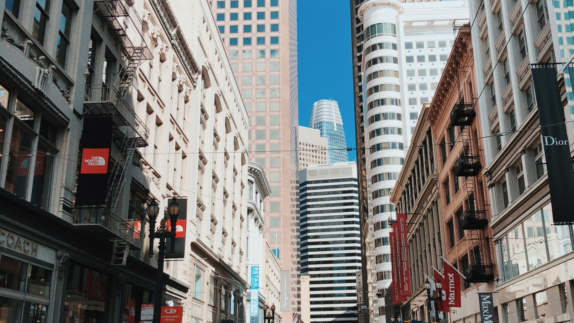 Обои Нью-Йорк, окно, дорога, башня, городской район в разрешении 1920x1080