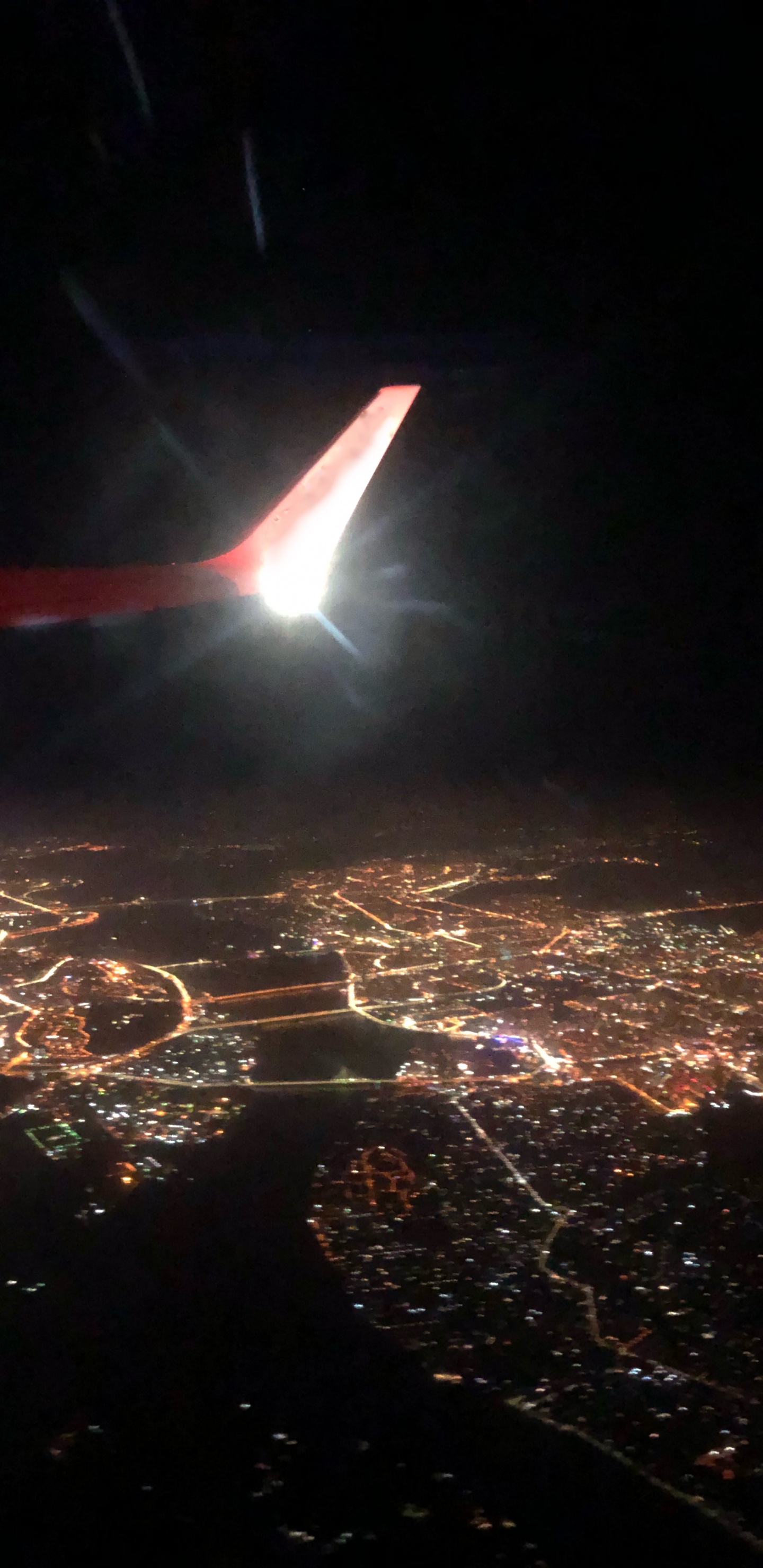 Обои ночь, земля, атмосфера земли, атмосфера, город в разрешении 1440x2960