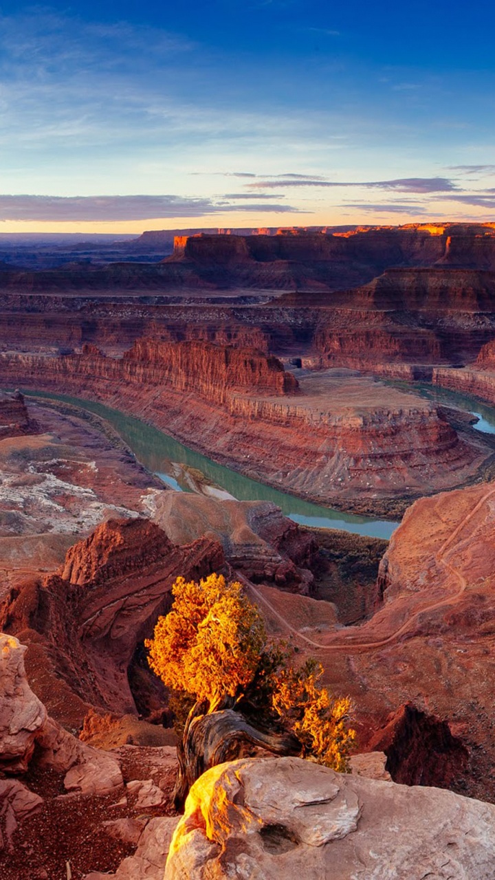 Обои проектор, кинотеатр, бесплодные земли, каньон, формирование в разрешении 720x1280