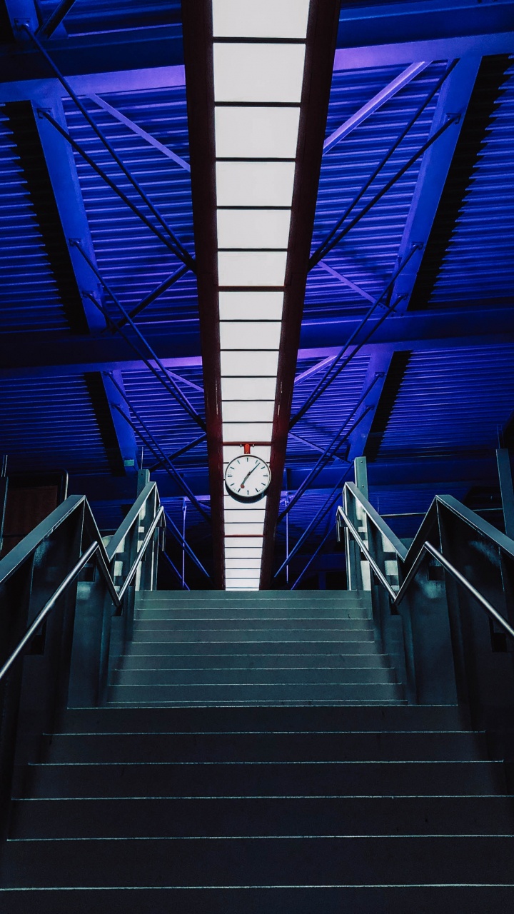 Обои освещение, синий, свет, архитектура, электрик в разрешении 720x1280